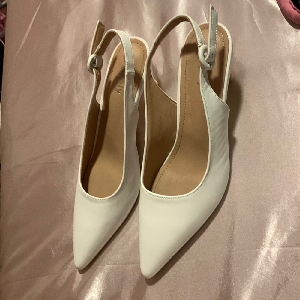 Classy 50s white pin up shoes